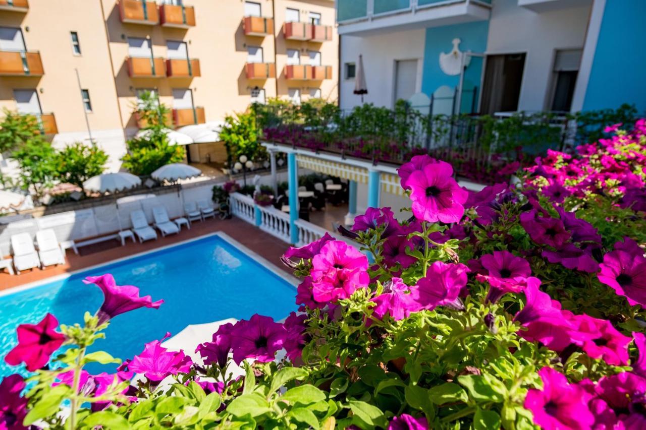 Hotel Villa Dei Fiori - Sul Mare Con Piscina Viserbella di Rimini Bagian luar foto