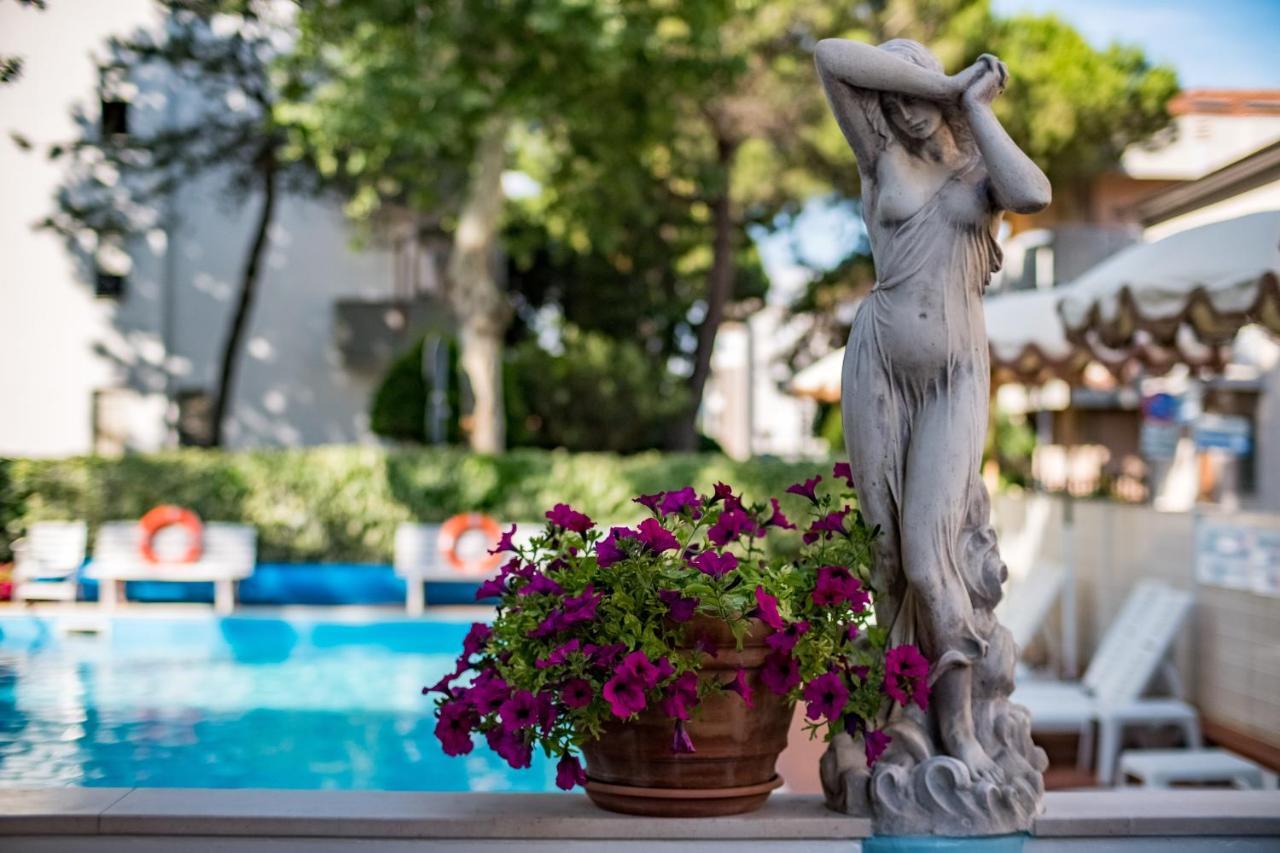 Hotel Villa Dei Fiori - Sul Mare Con Piscina Viserbella di Rimini Bagian luar foto