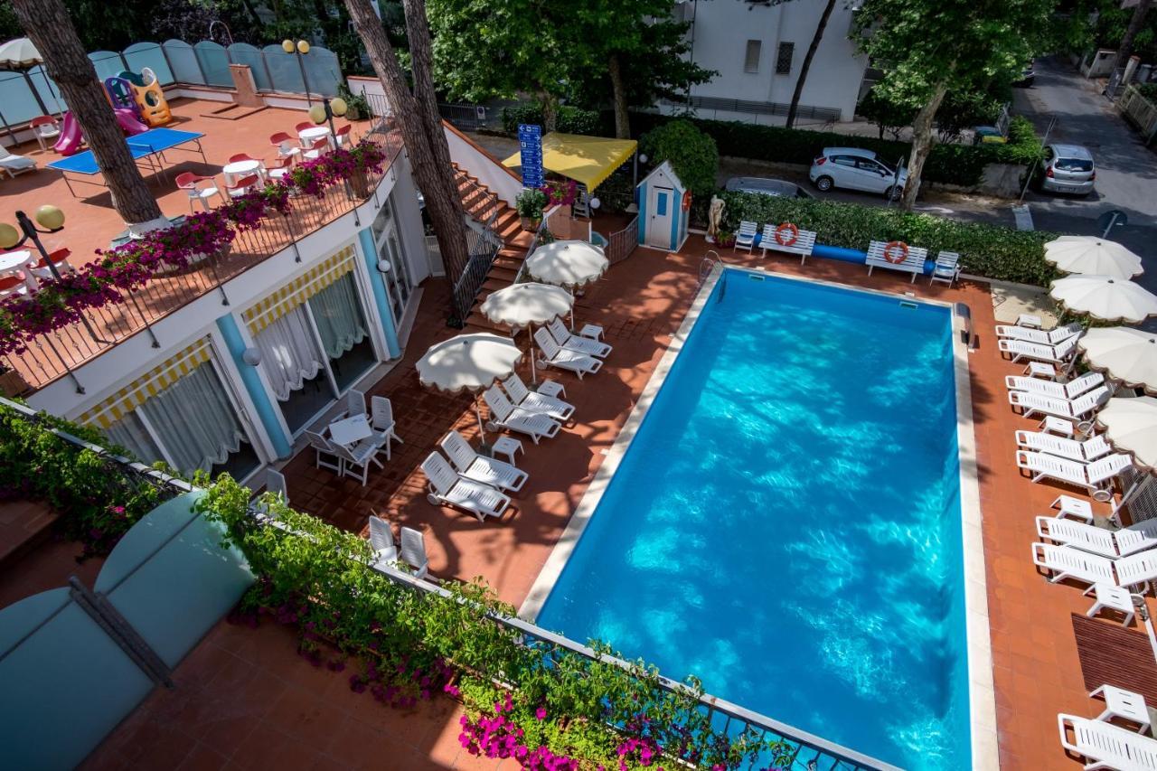 Hotel Villa Dei Fiori - Sul Mare Con Piscina Viserbella di Rimini Bagian luar foto