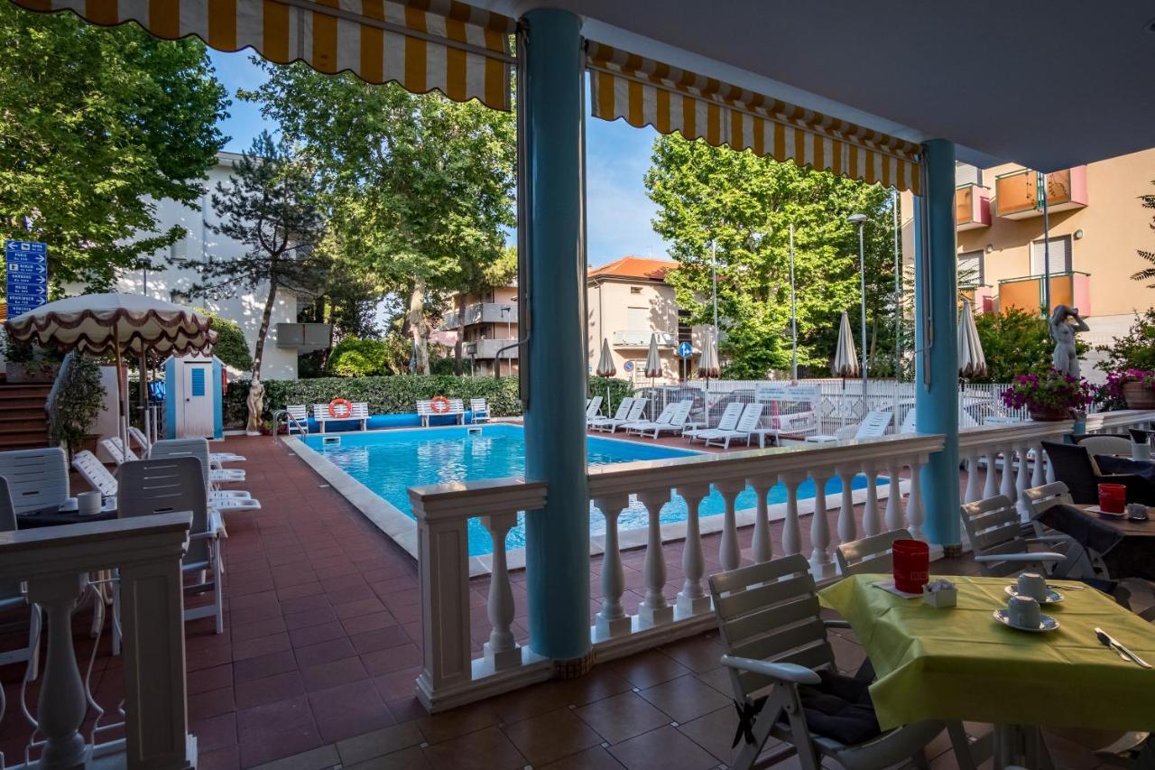 Hotel Villa Dei Fiori - Sul Mare Con Piscina Viserbella di Rimini Bagian luar foto