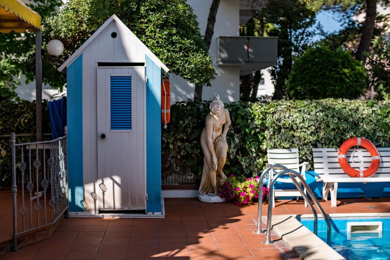 Hotel Villa Dei Fiori - Sul Mare Con Piscina Viserbella di Rimini Bagian luar foto