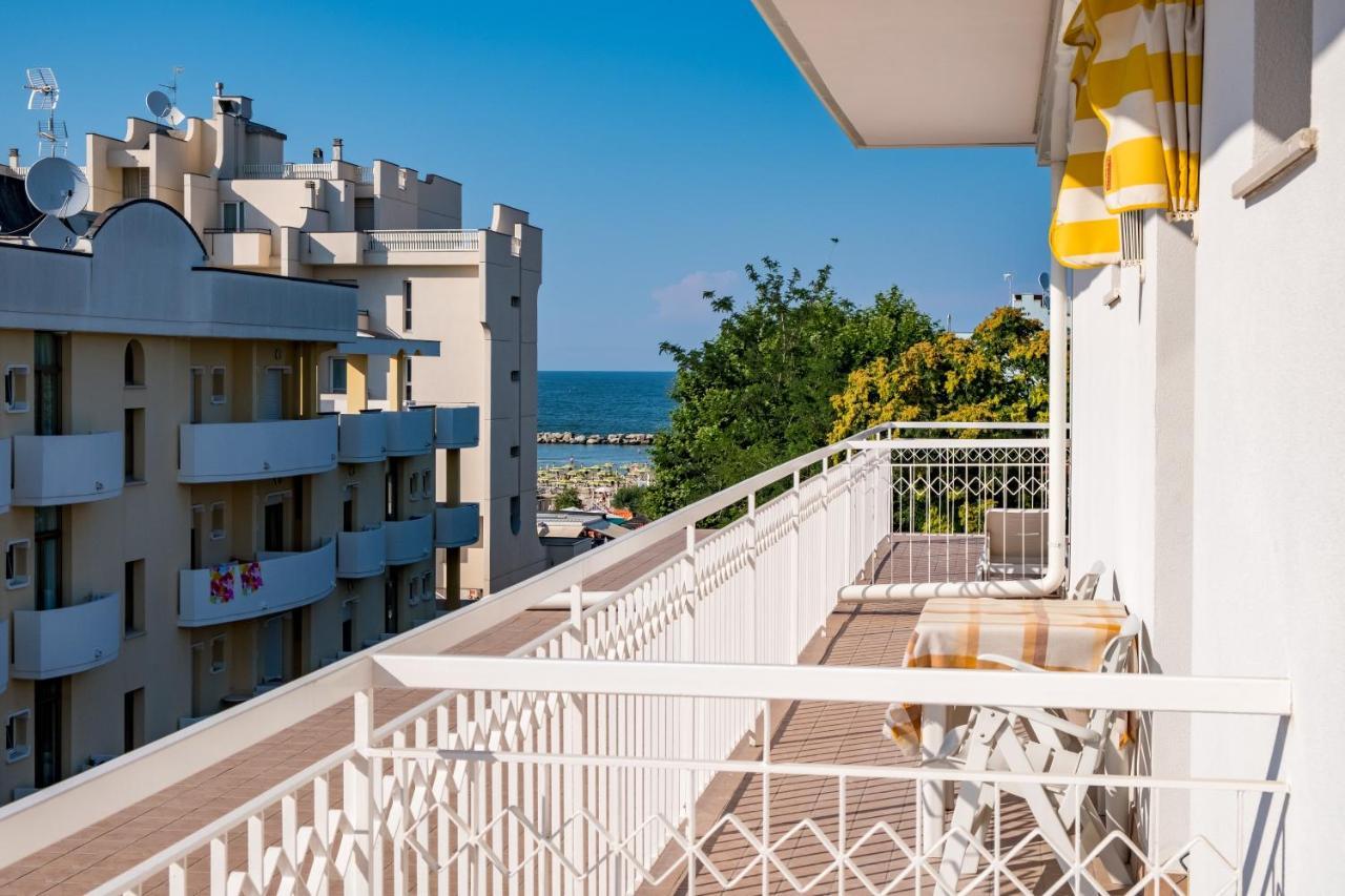 Hotel Villa Dei Fiori - Sul Mare Con Piscina Viserbella di Rimini Bagian luar foto