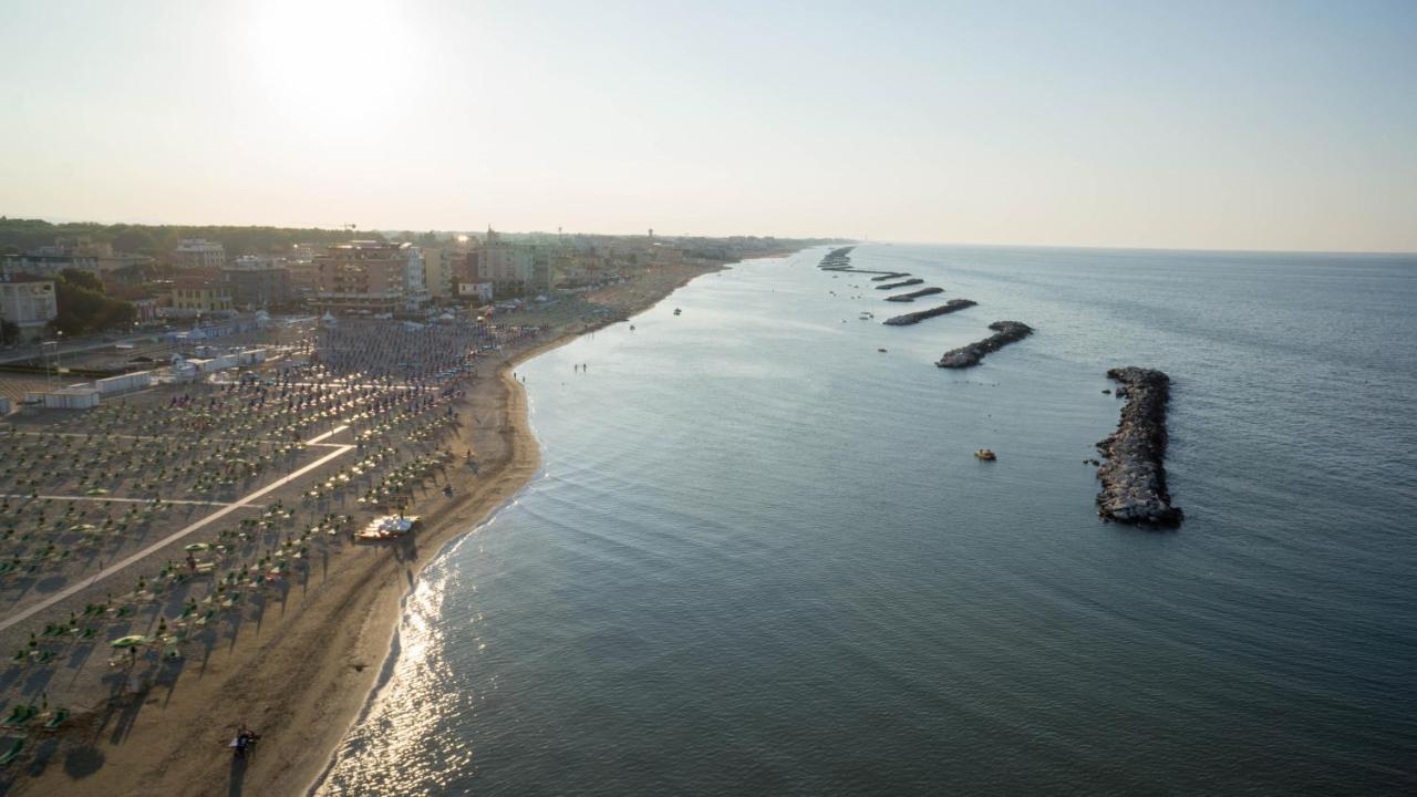 Hotel Villa Dei Fiori - Sul Mare Con Piscina Viserbella di Rimini Bagian luar foto