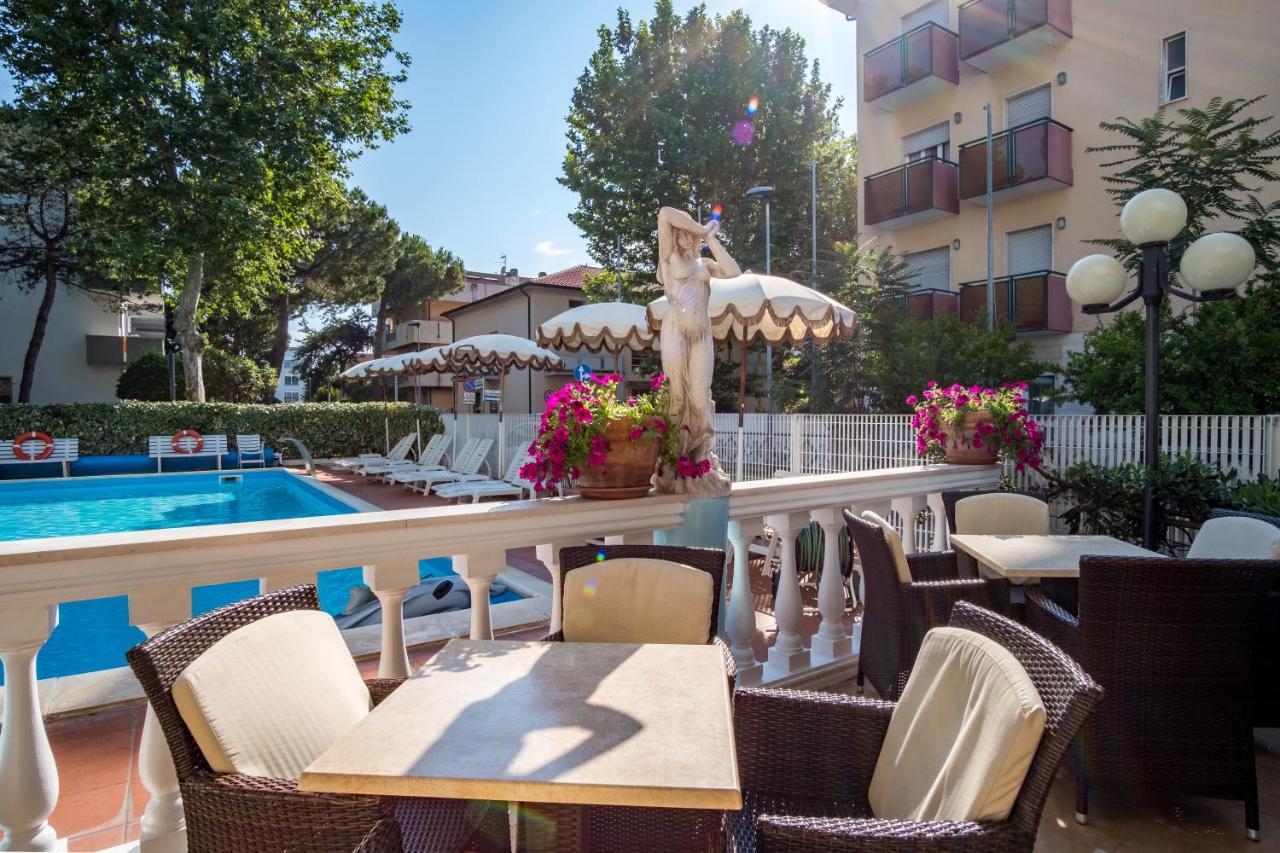 Hotel Villa Dei Fiori - Sul Mare Con Piscina Viserbella di Rimini Bagian luar foto