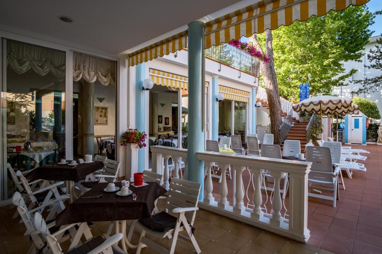 Hotel Villa Dei Fiori - Sul Mare Con Piscina Viserbella di Rimini Bagian luar foto