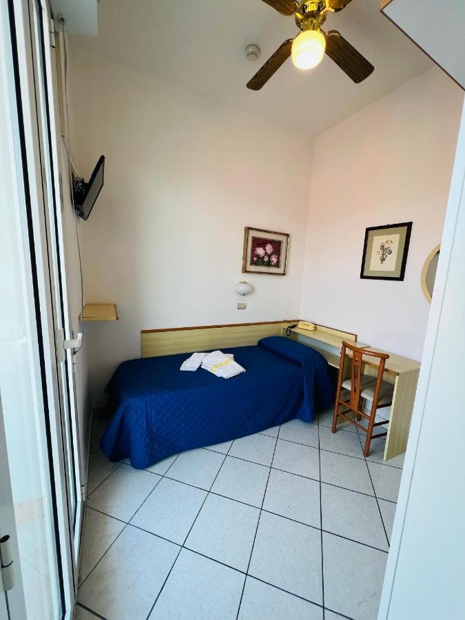 Hotel Villa Dei Fiori - Sul Mare Con Piscina Viserbella di Rimini Bagian luar foto