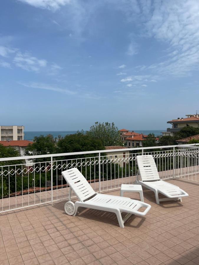 Hotel Villa Dei Fiori - Sul Mare Con Piscina Viserbella di Rimini Bagian luar foto
