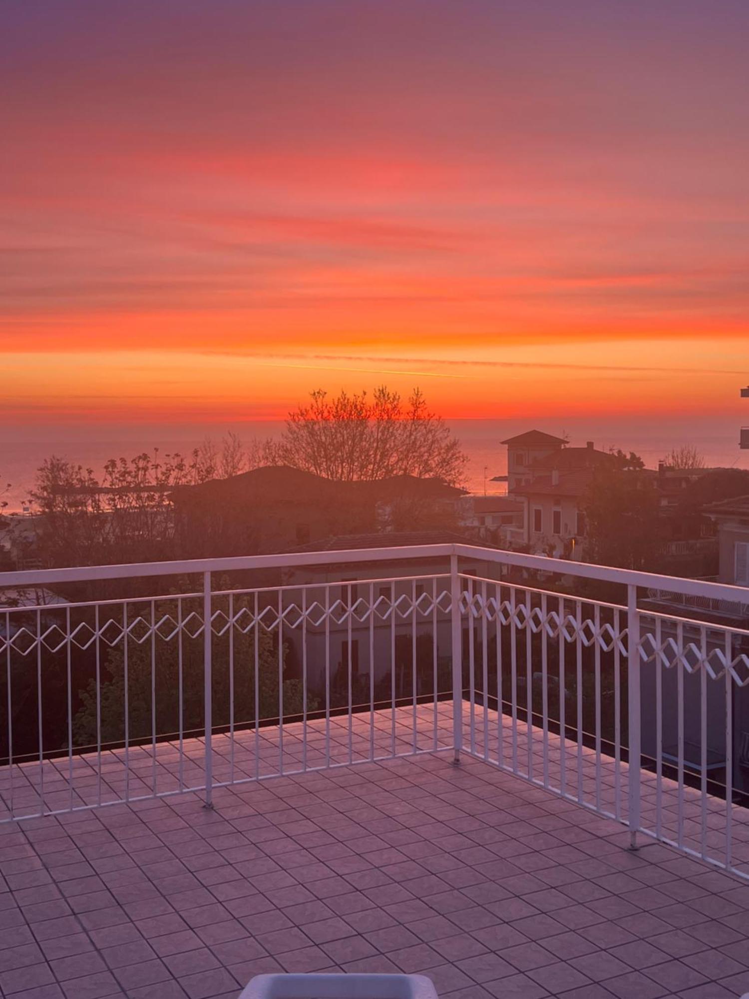 Hotel Villa Dei Fiori - Sul Mare Con Piscina Viserbella di Rimini Bagian luar foto