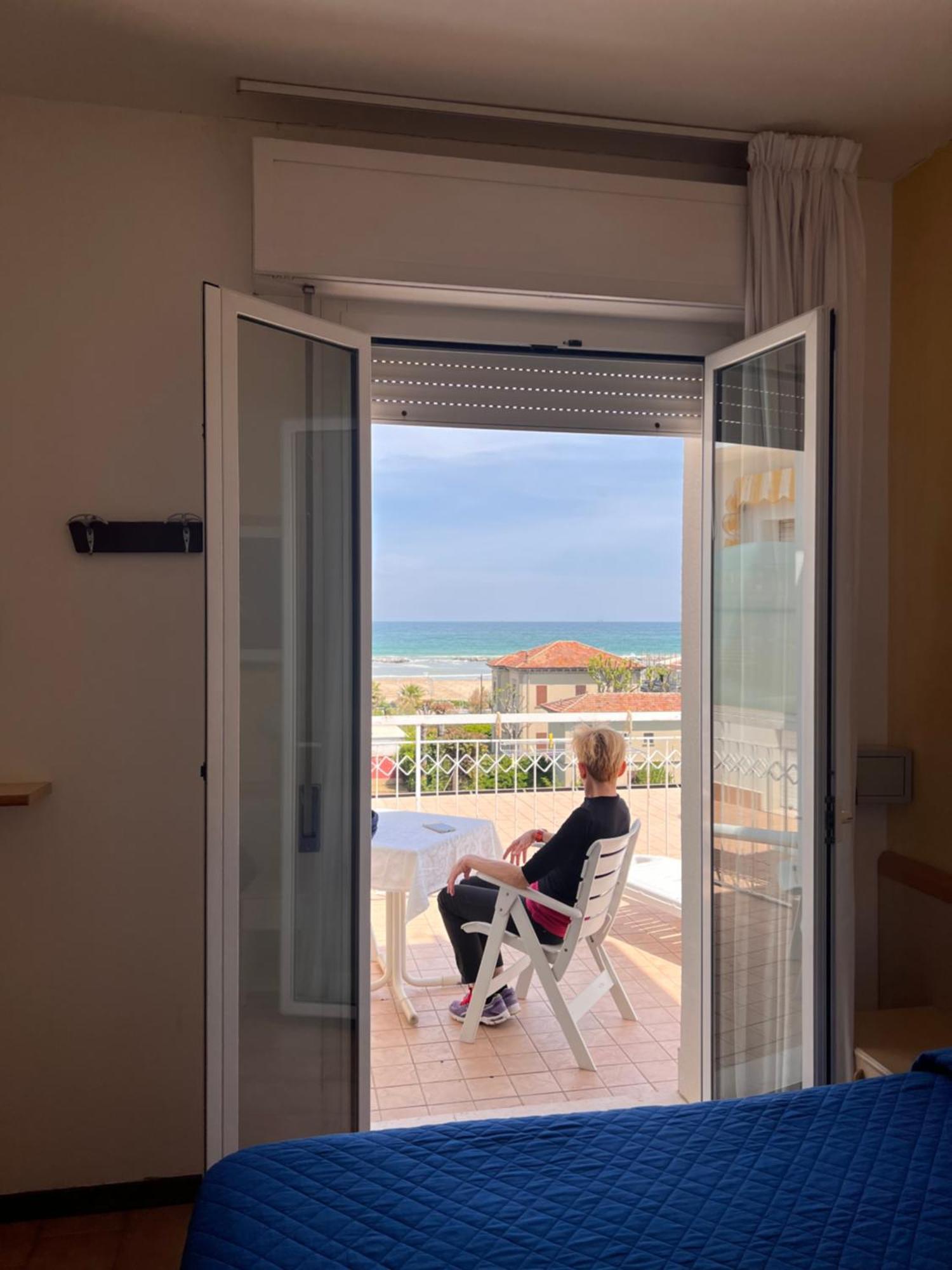 Hotel Villa Dei Fiori - Sul Mare Con Piscina Viserbella di Rimini Bagian luar foto