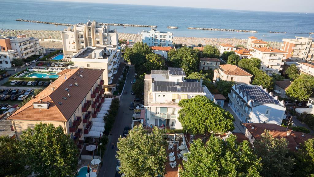 Hotel Villa Dei Fiori - Sul Mare Con Piscina Viserbella di Rimini Bagian luar foto